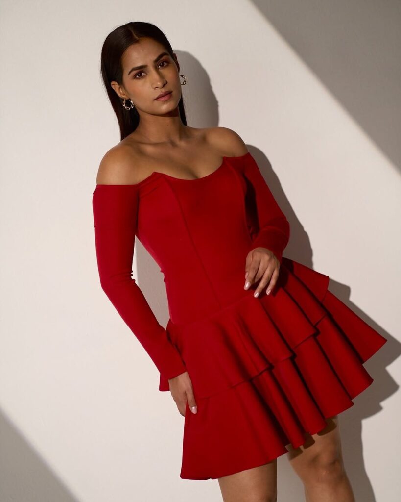 π 15 Christmas Party Outfits to Look Classy, Confident, and Totally Ready for Every Celebration 2 Christmas party outfits